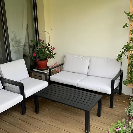 Bright T2 With Private Garden Apartment